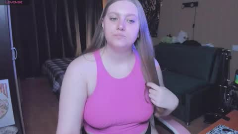 Snapshot of alice_dreamgirl_ chatting on September 21, 9:08 am Alice 3 online show from September 21, 9:08 am