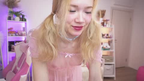 Snapshot of alice_forfun chatting on December 22, 3:00 am Alichery online show from December 22, 3:00 am