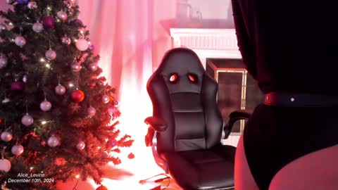 Alice  online show from December 10, 10:05 pm