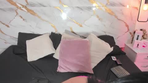 Snapshot of alice_moore11 chatting on October 31, 7:34 am Alice online show from October 31, 7:34 am