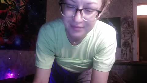 Snapshot of alice_peach chatting on October 22, 2:11 pm bigclit daddy squirt bigdildo fit online show from October 22, 2:11 pm