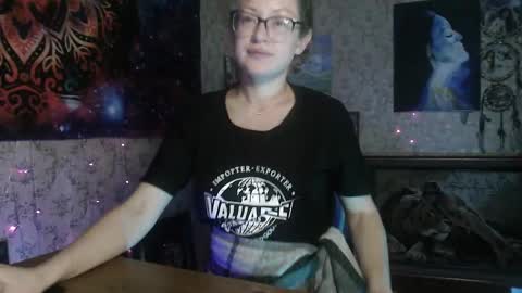 Snapshot of alice_peach chatting on October 15, 3:47 pm bigclit daddy squirt bigdildo fit online show from October 15, 3:47 pm