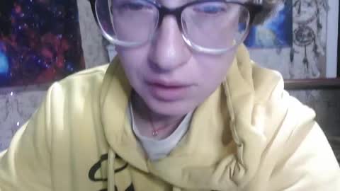 Snapshot of alice_peach chatting on October 12, 3:47 pm bigclit daddy squirt bigdildo fit online show from October 12, 3:47 pm