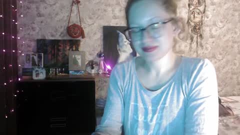 Snapshot of alice_peach chatting on January 1, 6:38 pm bigclit daddy squirt bigdildo fit online show from January 1, 6:38 pm