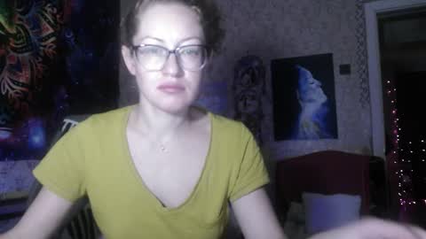 Snapshot of alice_peach chatting on September 30, 10:21 am bigclit daddy squirt bigdildo fit online show from September 30, 10:21 am