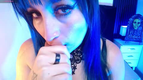 Snapshot of alice_sweetmomma chatting on October 30, 10:11 pm Alice online show from October 30, 10:11 pm