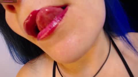 Snapshot of alice_sweetmomma chatting on October 14, 7:27 pm Alice online show from October 14, 7:27 pm