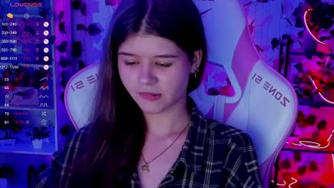 Alice online show from May 6, 9:30 pm