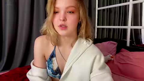 Snapshot of alice_tucci chatting on March 6, 9:09 pm Alice  online show from March 6, 9:09 pm