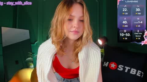 Snapshot of alice_tucci chatting on December 4, 1:53 pm Alice  online show from December 4, 1:53 pm