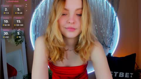 Snapshot of alice_tucci chatting on December 27, 1:50 pm Alice  online show from December 27, 1:50 pm