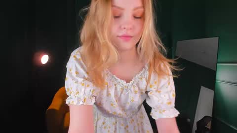 Snapshot of alice_tucci chatting on February 15, 2:55 pm Alice  online show from February 15, 2:55 pm