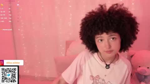 Snapshot of alice_wiinter chatting on September 18, 6:17 pm Alice online show from September 18, 6:17 pm
