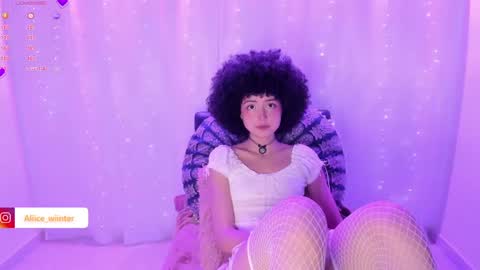 Snapshot of alice_wiinter chatting on December 11, 8:28 pm Alice online show from December 11, 8:28 pm