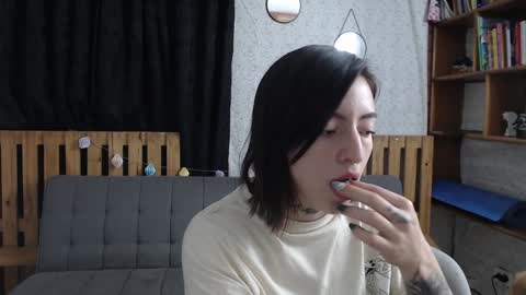 alicee_logan_ online show from December 9, 2:13 am