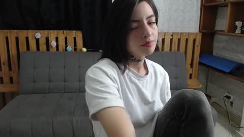 alicee_logan_ online show from December 8, 2:49 am