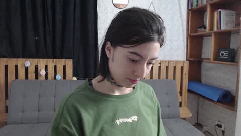 alicee_logan_ online show from December 17, 2:01 am