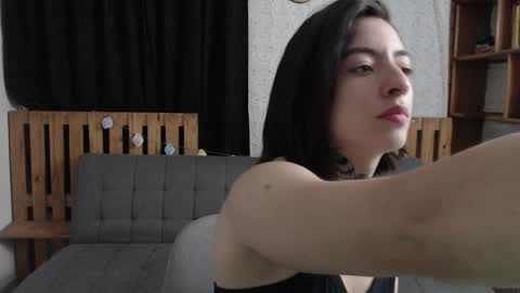 alicee_logan_ online show from December 18, 1:05 am