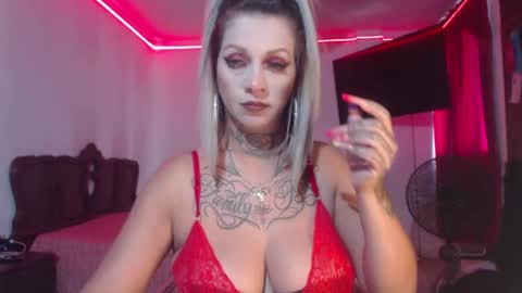aliceesmiths online show from December 15, 3:31 pm