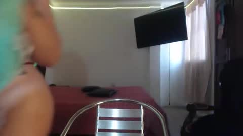 Snapshot of aliceesmiths chatting on October 28, 7:08 pm aliceesmiths online show from October 28, 7:08 pm