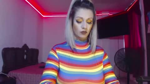 aliceesmiths online show from December 14, 1:49 pm