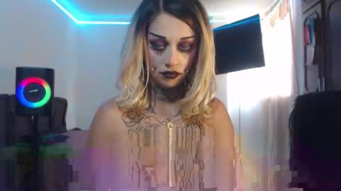 Snapshot of aliceesmiths chatting on October 27, 6:57 pm aliceesmiths online show from October 27, 6:57 pm