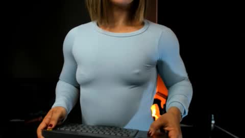 alicefit_212 online show from December 3, 3:25 pm