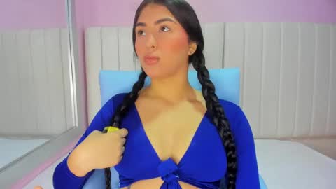 alicefox_18 online show from September 18, 2:21 am