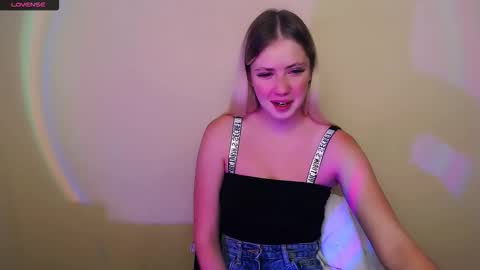 Snapshot of alicemeow_ chatting on October 14, 12:30 pm Alice online show from October 14, 12:30 pm