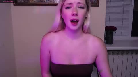 Snapshot of alicemeow_ chatting on October 6, 7:47 am Alice online show from October 6, 7:47 am