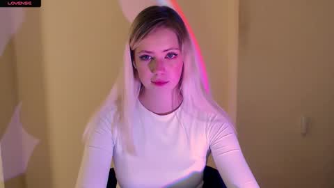 Snapshot of alicemeow_ chatting on September 27, 9:49 am Alice online show from September 27, 9:49 am