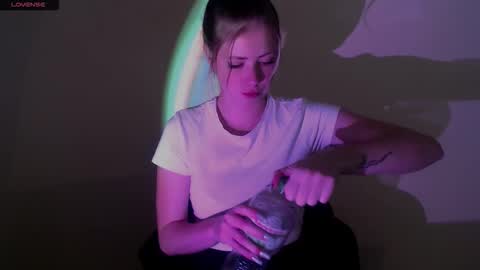 Snapshot of alicemeow_ chatting on September 26, 6:55 am Alice online show from September 26, 6:55 am