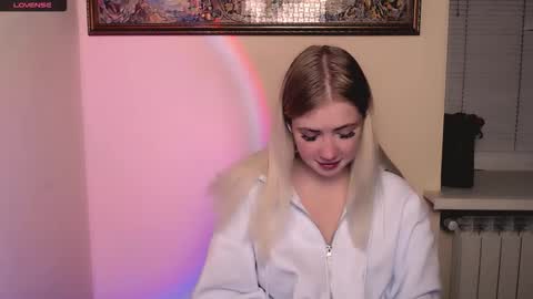 Snapshot of alicemeow_ chatting on October 27, 7:26 am Alice online show from October 27, 7:26 am