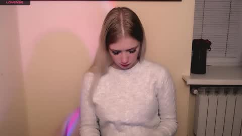 Snapshot of alicemeow_ chatting on October 23, 6:41 am Alice online show from October 23, 6:41 am