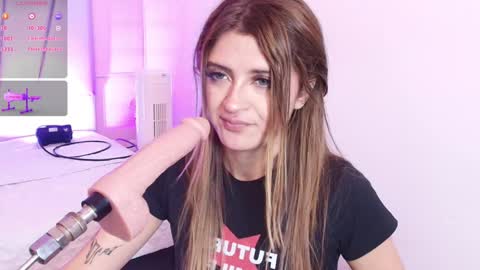 alicemillerr_ online show from February 5, 7:10 pm