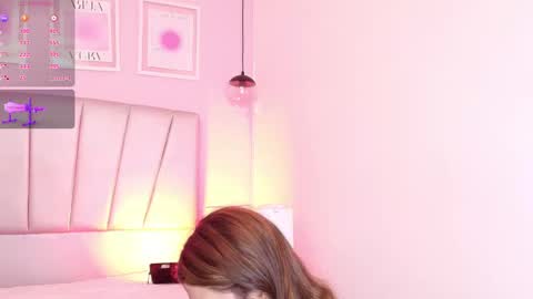 alicemillerr_ online show from February 13, 7:10 pm