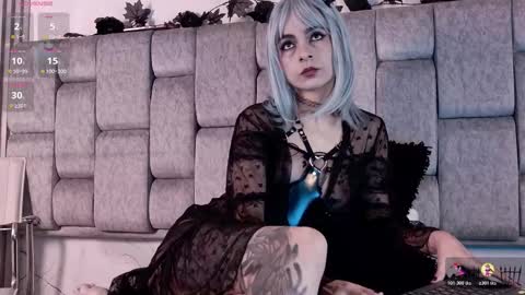 alicenoir_ online show from November 18, 11:15 pm