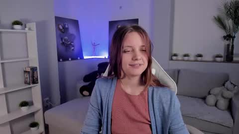 Snapshot of alicepill chatting on September 19, 2:21 am Alice online show from September 19, 2:21 am