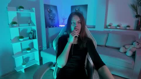 Snapshot of alicepill chatting on October 27, 1:23 am Alice online show from October 27, 1:23 am