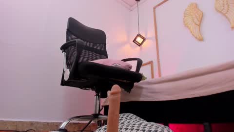 Snapshot of alicesweet10 chatting on October 31, 7:23 am Alice online show from October 31, 7:23 am