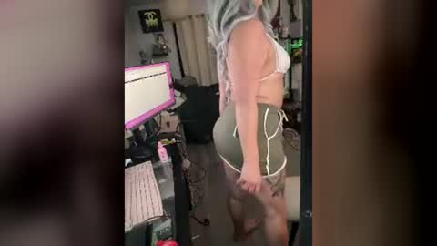 alicethiccpeach online show from June 17, 12:01 am