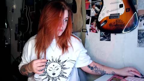 Snapshot of alicewinchesterr chatting on December 2, 1:45 pm Alice online show from December 2, 1:45 pm