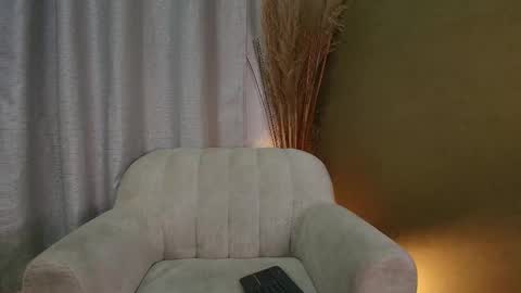 Snapshot of alicia__kiss chatting on March 1, 12:56 pm Salome online show from March 1, 12:56 pm