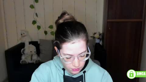 Alicia online show from February 1, 12:26 pm