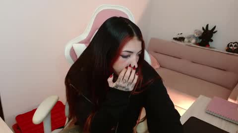 ALICIA  online show from April 17, 6:04 am