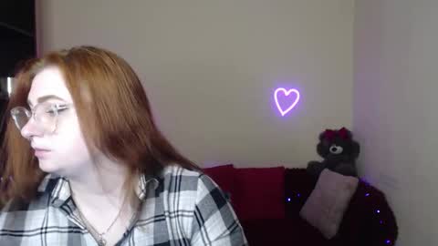 Alicia online show from April 2, 5:27 am