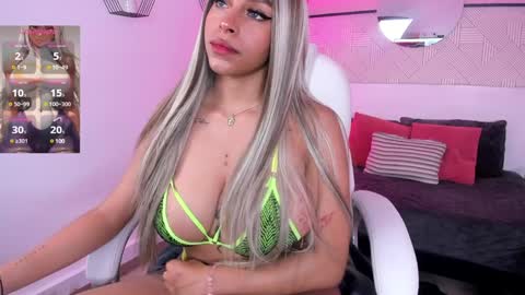 Snapshot of alicia_summer_ chatting on January 4, 3:50 am alicia_summer_ online show from January 4, 3:50 am