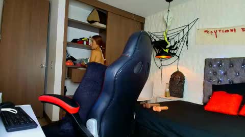 Snapshot of alicia_wonder_dl chatting on October 22, 12:10 pm Ali online show from October 22, 12:10 pm