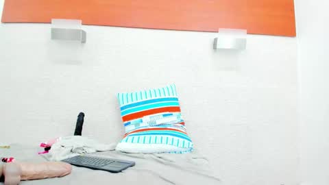 im tutti online show from March 17, 5:44 am