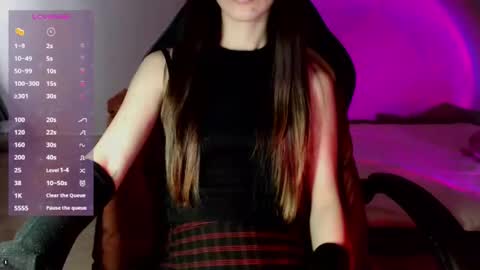 Snapshot of alien_art_lover chatting on February 10, 7:26 am Mia online show from February 10, 7:26 am